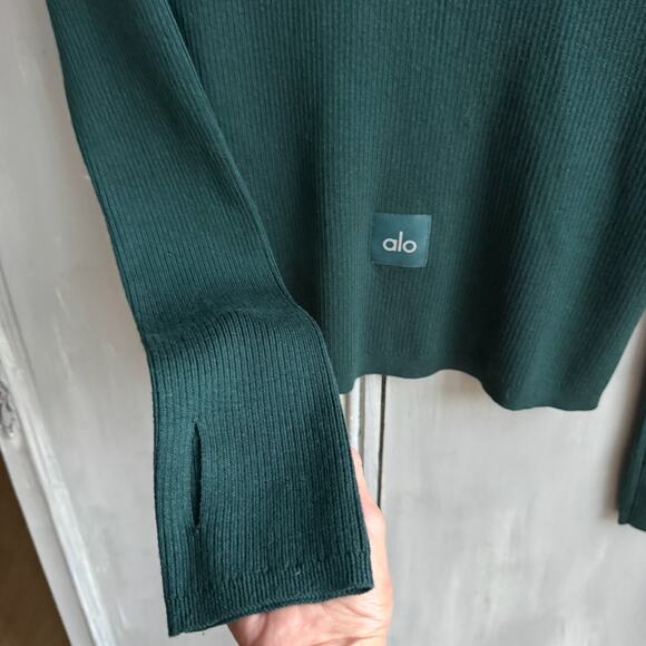 Alo Yoga Salana Sweater Sz M Deep-V Clasp Front Cardigan Dark Green Long Sleeve - Picture 6 of 15